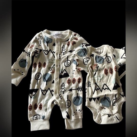 Size preemie/newborn gender neutral baby bundle - Picture 2 of 5